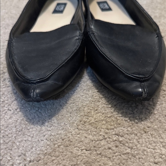 Jones New York Classic Black Flats - Picture 3 of 8